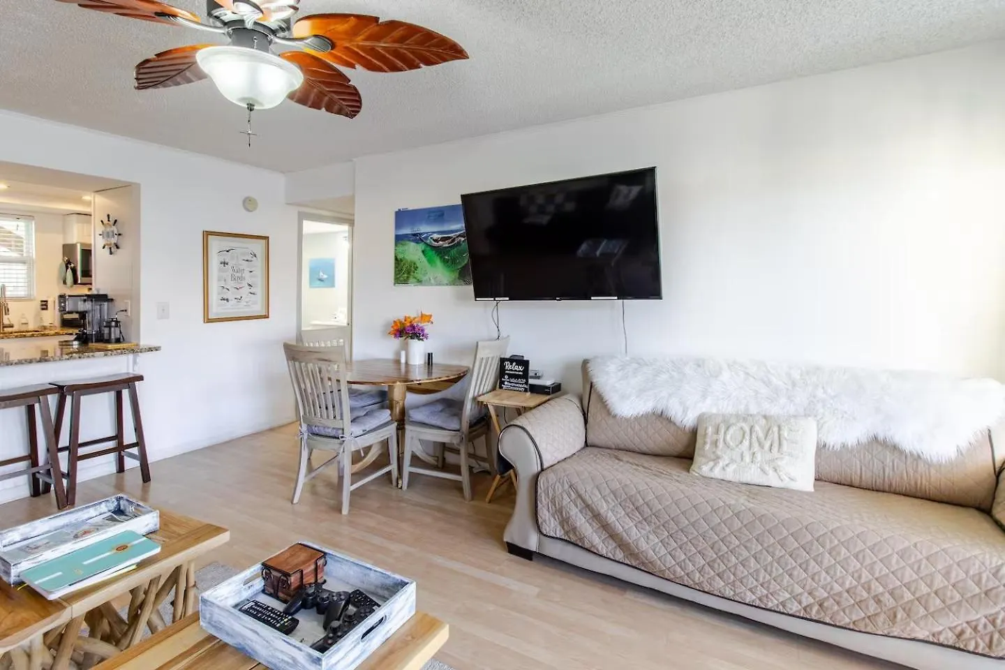 Boathouse Condo, Downtown Destin Harbor, Private Beach Access, Waterfront, On Golf Course, Water Taxi Pickup Holiday home