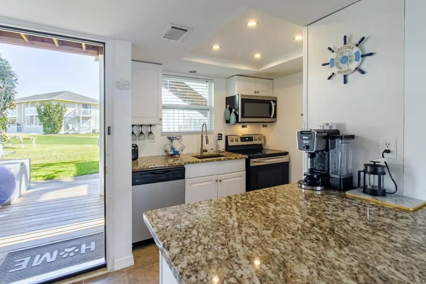 Boathouse Condo, Downtown Destin Harbor, Private Beach Access, Waterfront, On Golf Course, Water Taxi Pickup Holiday home