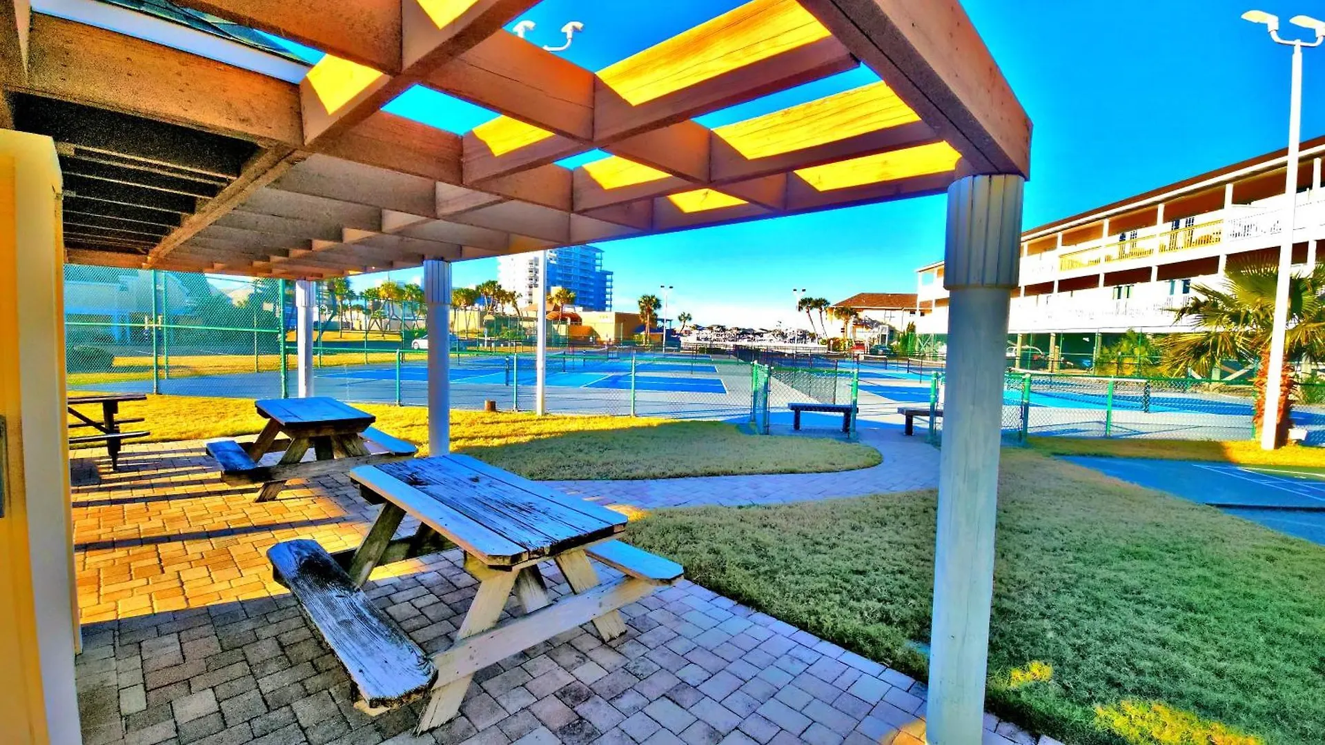 Holiday home Boathouse Condo, Downtown Destin Harbor, Private Beach Access, Waterfront, On Golf Course, Water Taxi Pickup